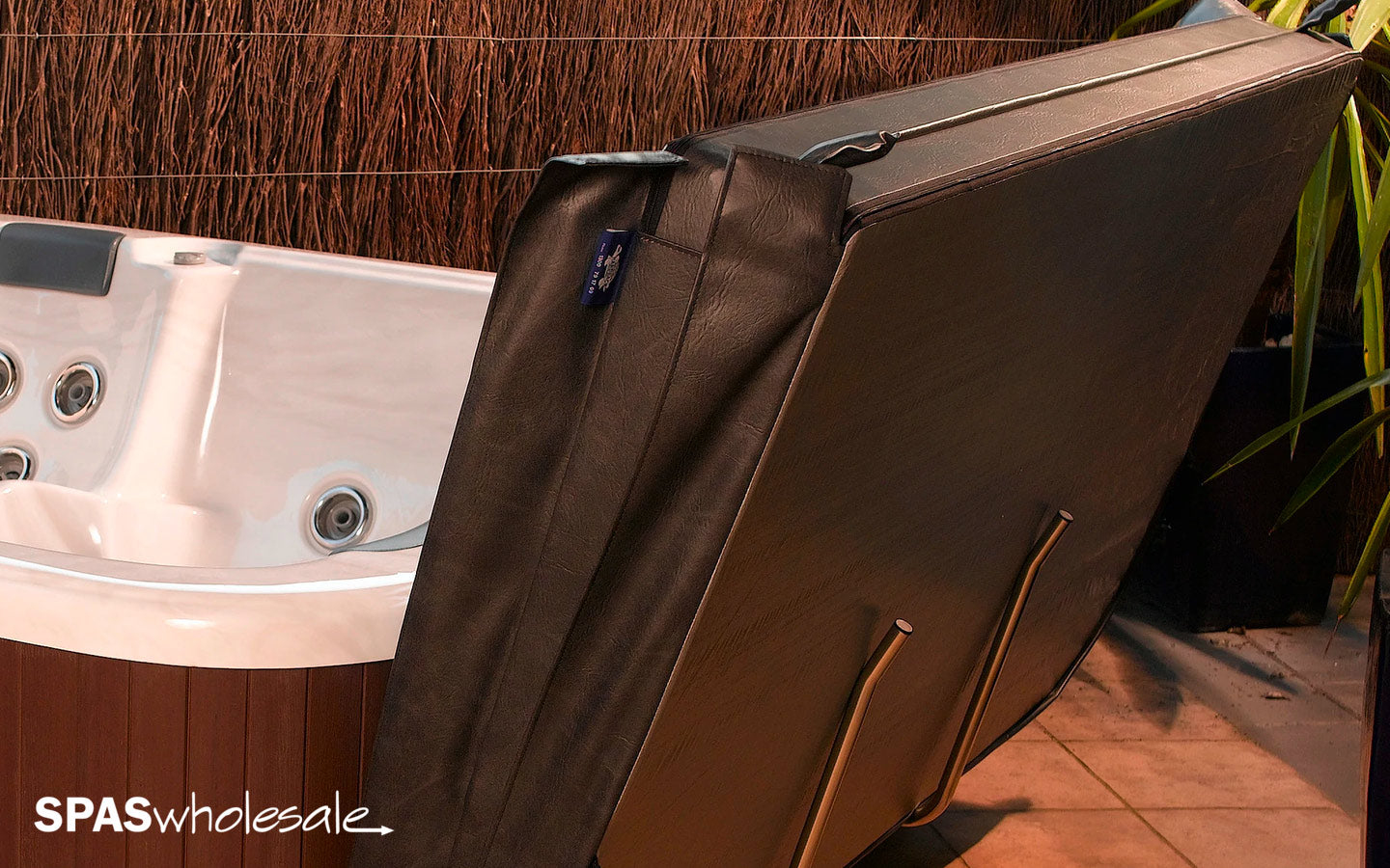 5 ways to maximise the life of your spa cover