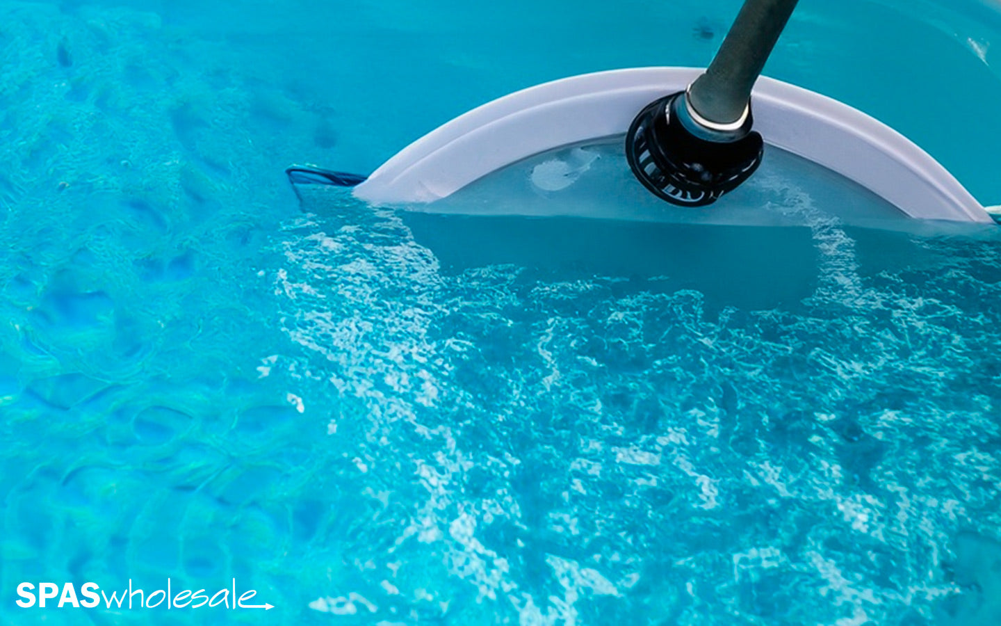 Effortlessly Remove Dirt and Debris from Your Hot Tub